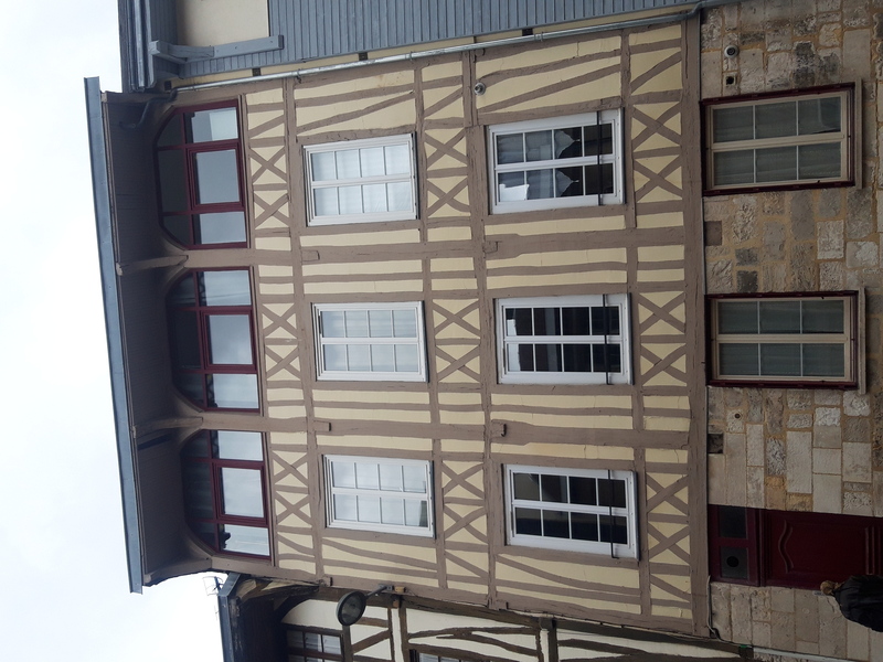 Crédit photo : cerema Immeuble de centre-ville, soubassement en pierre